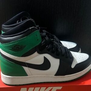 Nike Air Jordan 1 Retro High OG 'Lucky Green' sneaker